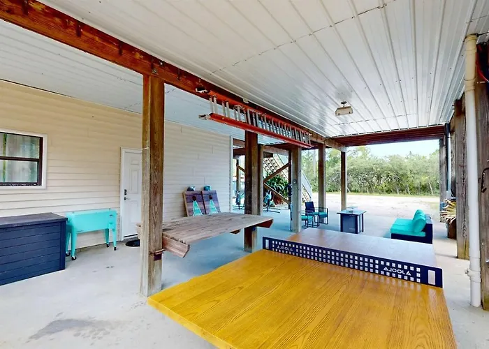 Holiday home Charming Beachside With Private Patio & Dog-friendly Policy Near Surfside Shores, Gulf Shores, Al *
