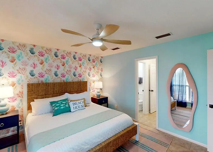 Charming Beachside With Private Patio & Dog-friendly Policy Near Surfside Shores, Gulf Shores, Al * Gulf Shores