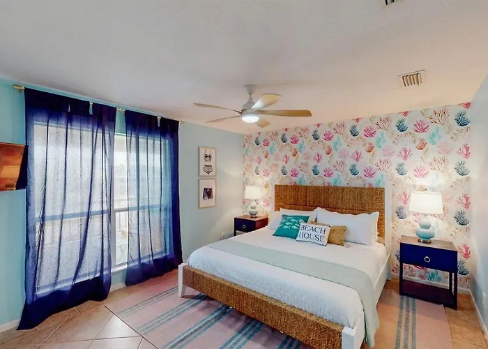 Charming Beachside With Private Patio & Dog-friendly Policy Near Surfside Shores, Gulf Shores, Al Holiday home