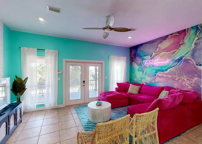 Charming Beachside With Private Patio & Dog-friendly Policy Near Surfside Shores, Gulf Shores, Al Holiday home *