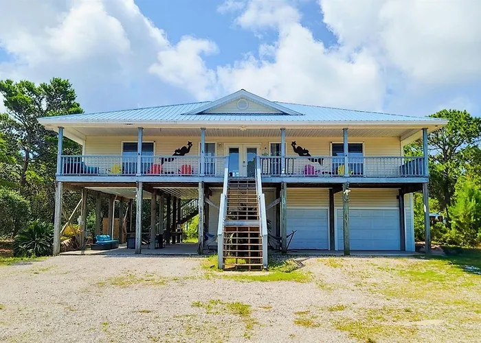 Charming Beachside With Private Patio & Dog-friendly Policy Near Surfside Shores, Gulf Shores, Al *