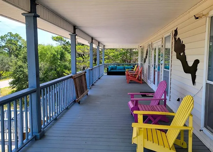 Charming Beachside With Private Patio & Dog-friendly Policy Near Surfside Shores, Gulf Shores, Al Holiday home *