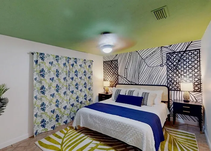 Charming Beachside With Private Patio & Dog-friendly Policy Near Surfside Shores, Gulf Shores, Al * Gulf Shores