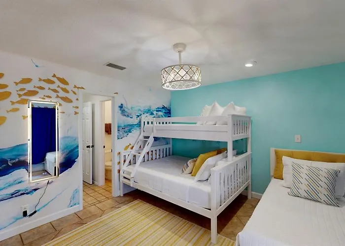 Charming Beachside With Private Patio & Dog-friendly Policy Near Surfside Shores, Gulf Shores, Al Holiday home