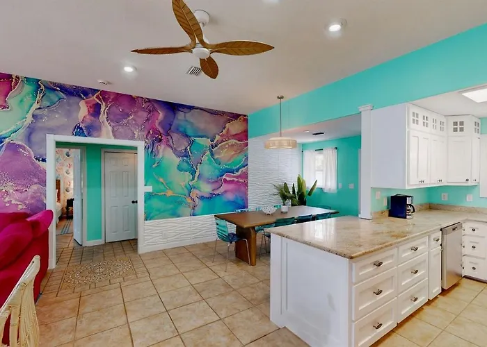Charming Beachside With Private Patio & Dog-friendly Policy Near Surfside Shores, Gulf Shores, Al * Gulf Shores
