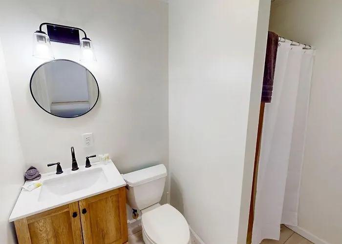Holiday home Charming Beachside With Private Patio & Dog-friendly Policy Near Surfside Shores, Gulf Shores, Al *