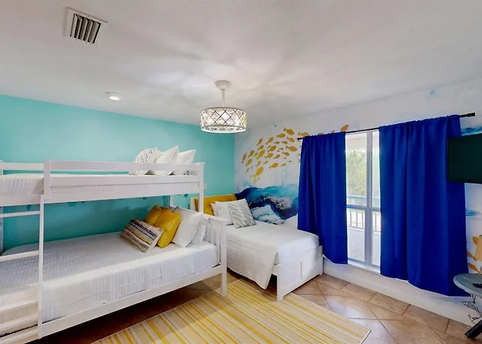 Charming Beachside With Private Patio & Dog-friendly Policy Near Surfside Shores, Gulf Shores, Al Holiday home Gulf Shores