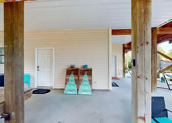 Charming Beachside With Private Patio & Dog-friendly Policy Near Surfside Shores, Gulf Shores, Al Holiday home Gulf Shores