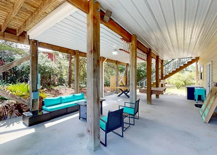 Charming Beachside With Private Patio & Dog-friendly Policy Near Surfside Shores, Gulf Shores, Al Holiday home *