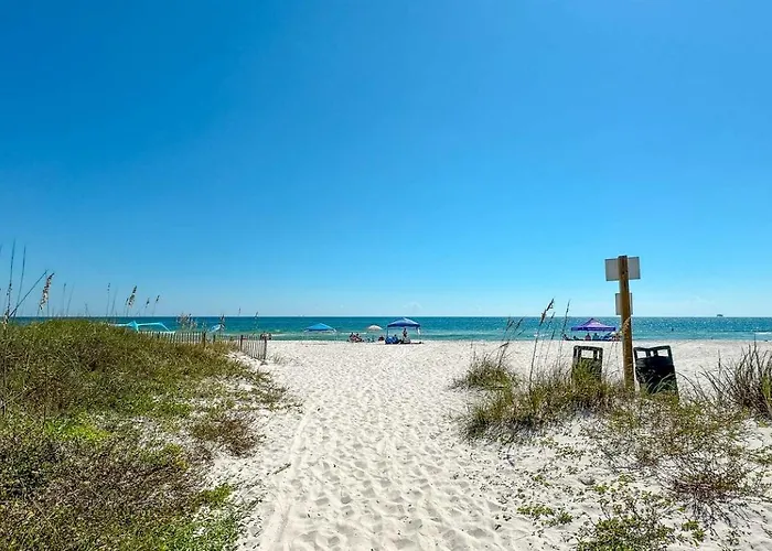 Charming Beachside With Private Patio & Dog-friendly Policy Near Surfside Shores, Gulf Shores, Al