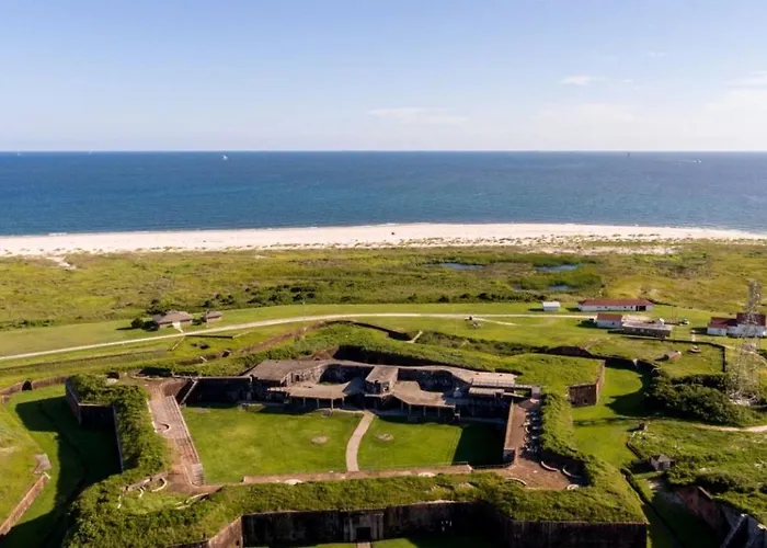 Holiday home Charming Beachside With Private Patio & Dog-friendly Policy Near Surfside Shores, Gulf Shores, Al Gulf Shores