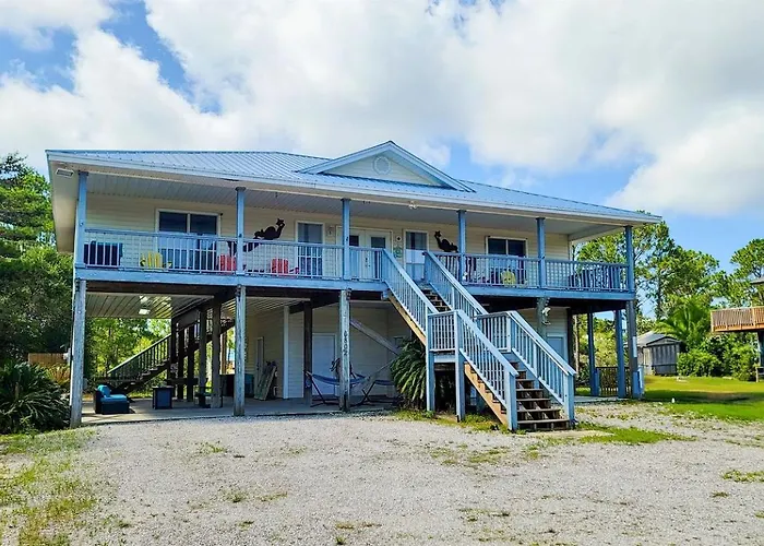 Charming Beachside With Private Patio & Dog-friendly Policy Near Surfside Shores, Gulf Shores, Al Holiday home